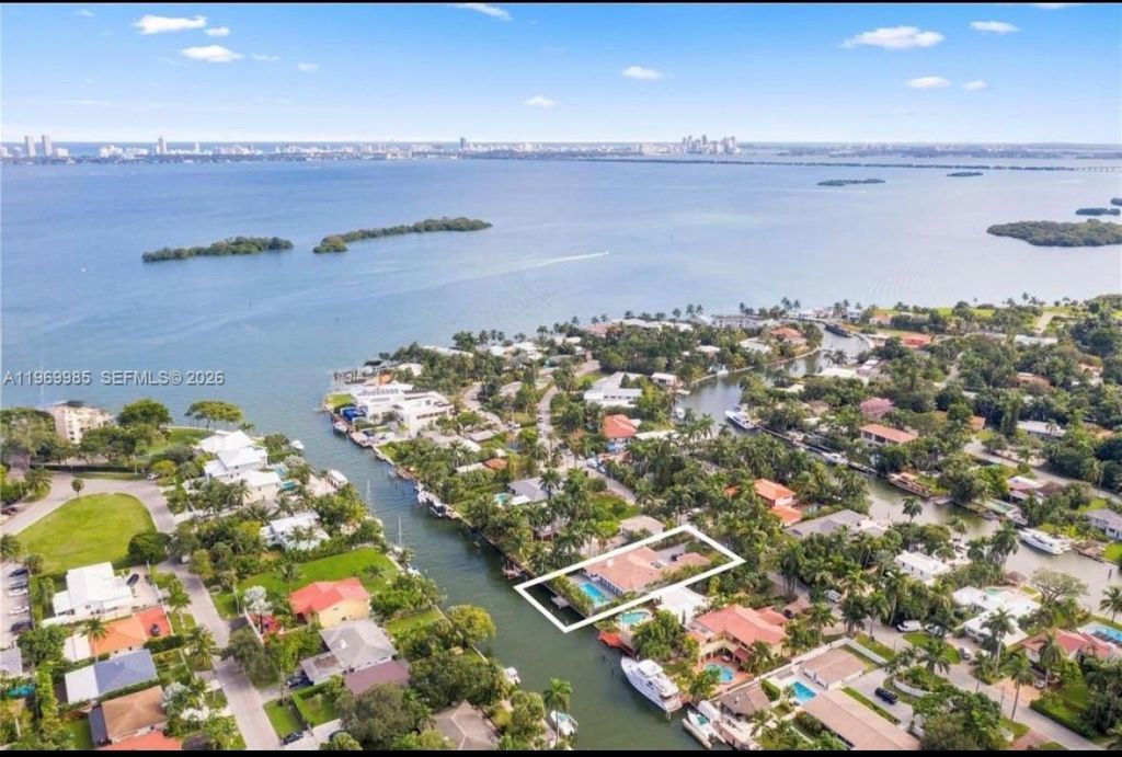 1025 Belle Meade Island Dr , Miami, FL 33138 Photo