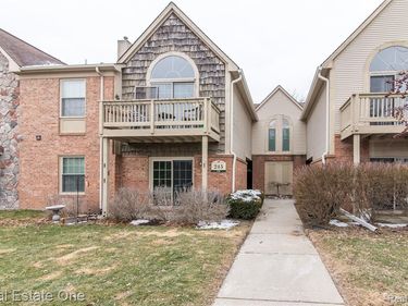 245 Brookwood Drive, South Lyon, MI 48178