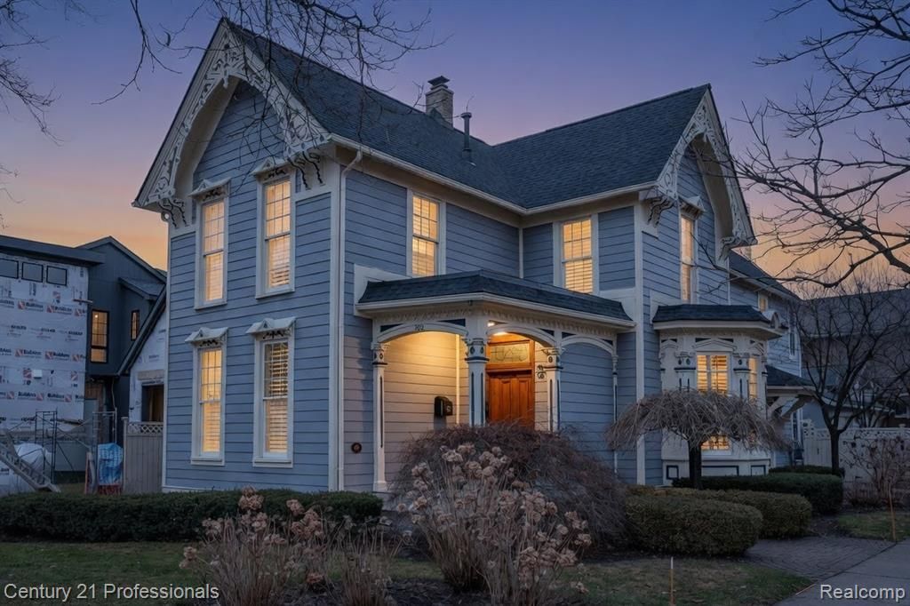 302 W 3rd Street, Rochester, MI 48307 Main Photo