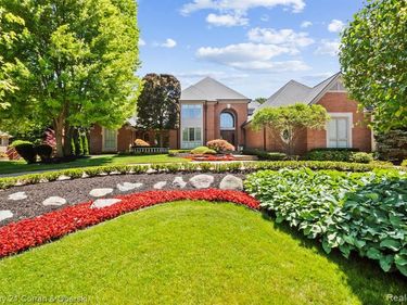 18878 Oak Leaf Lane, Northville, MI 48168