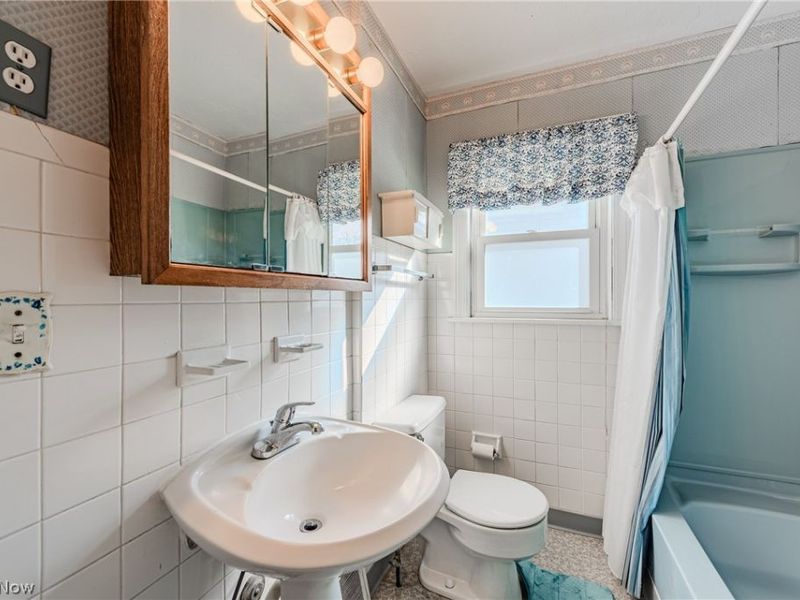 463 Poplar Street, Elyria, OH 44035 Photo 14