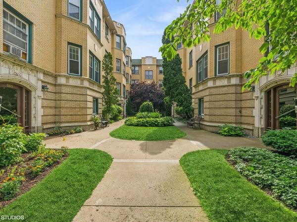 5511 N Winthrop Avenue, Unit 1W, Chicago, IL 60640