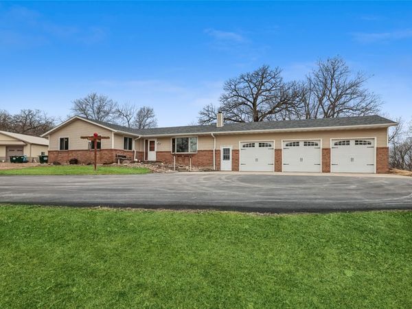 2099 E 156th Street N, Grinnell, IA 50112