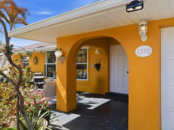 1370 SE Navajo Lane, Port Saint Lucie, FL 34983