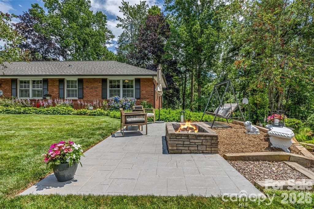 11 Blueberry Hill Road, Asheville, NC 28804 Main Photo