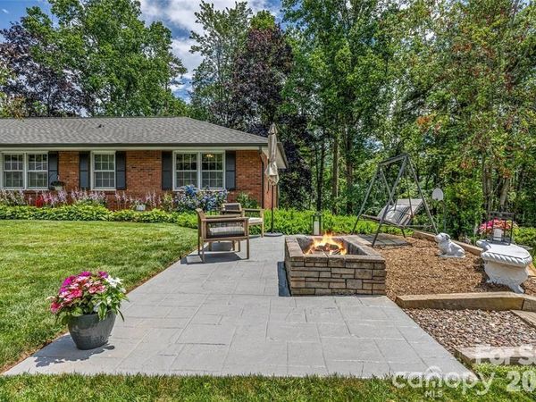 11 Blueberry Hill Road, Asheville, NC 28804