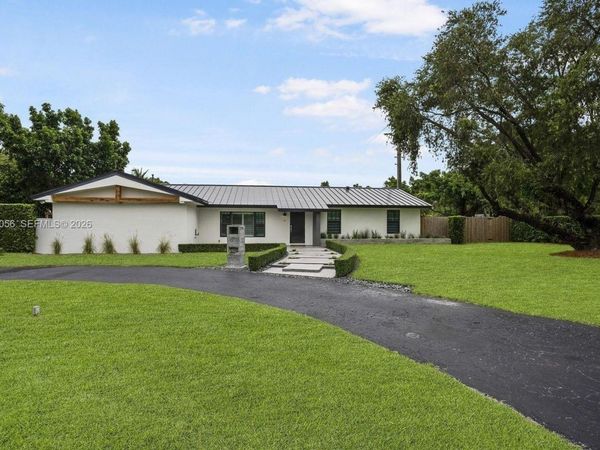 8705 SW 176th St, Palmetto Bay, FL 33157