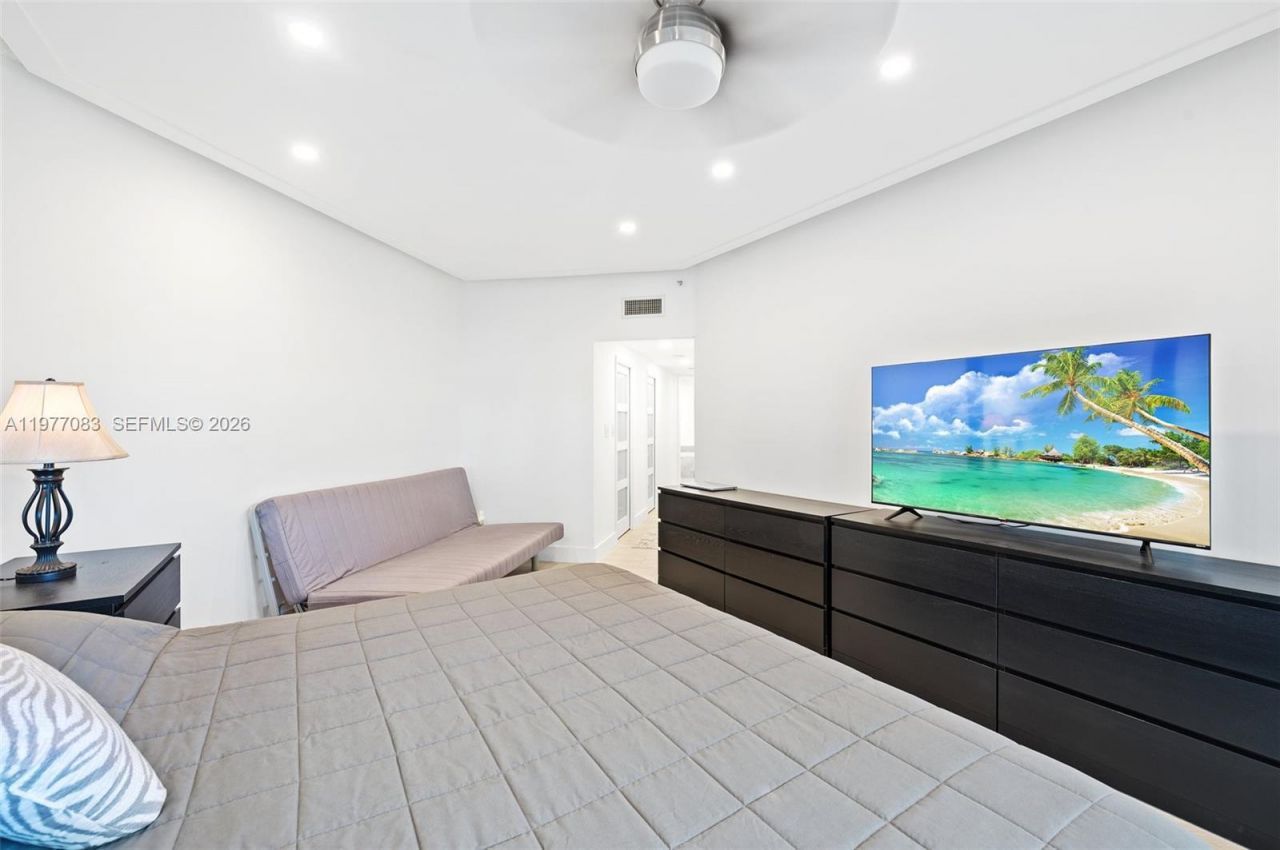 16485 Collins Ave , Unit 232, Sunny Isles Beach, FL 33160 Photo