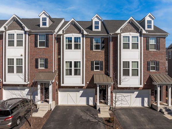 906 Coletta Circle , Naperville, IL 60563