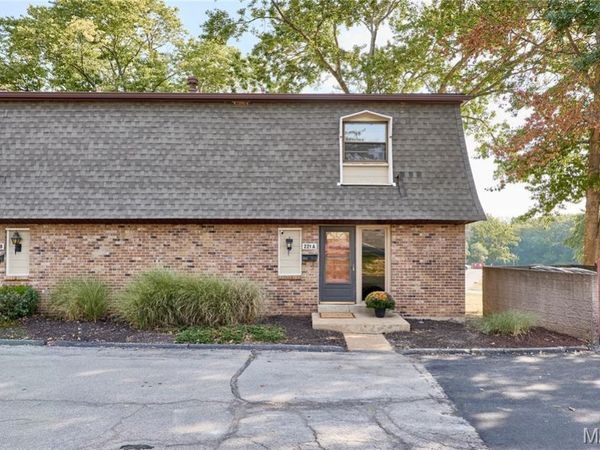 221 Braeshire Drive, Unit A, Ballwin, MO 63021