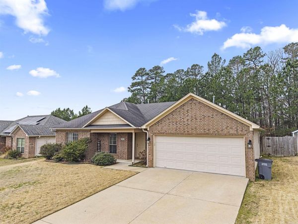 1815 Milburn Dr, Benton, AR 72015