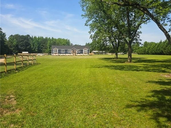 9109 Chickenfoot Road, St Pauls, NC 28384