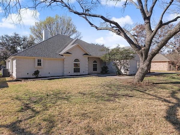 3655 Snow Creek Drive, Fort Worth, TX 76008