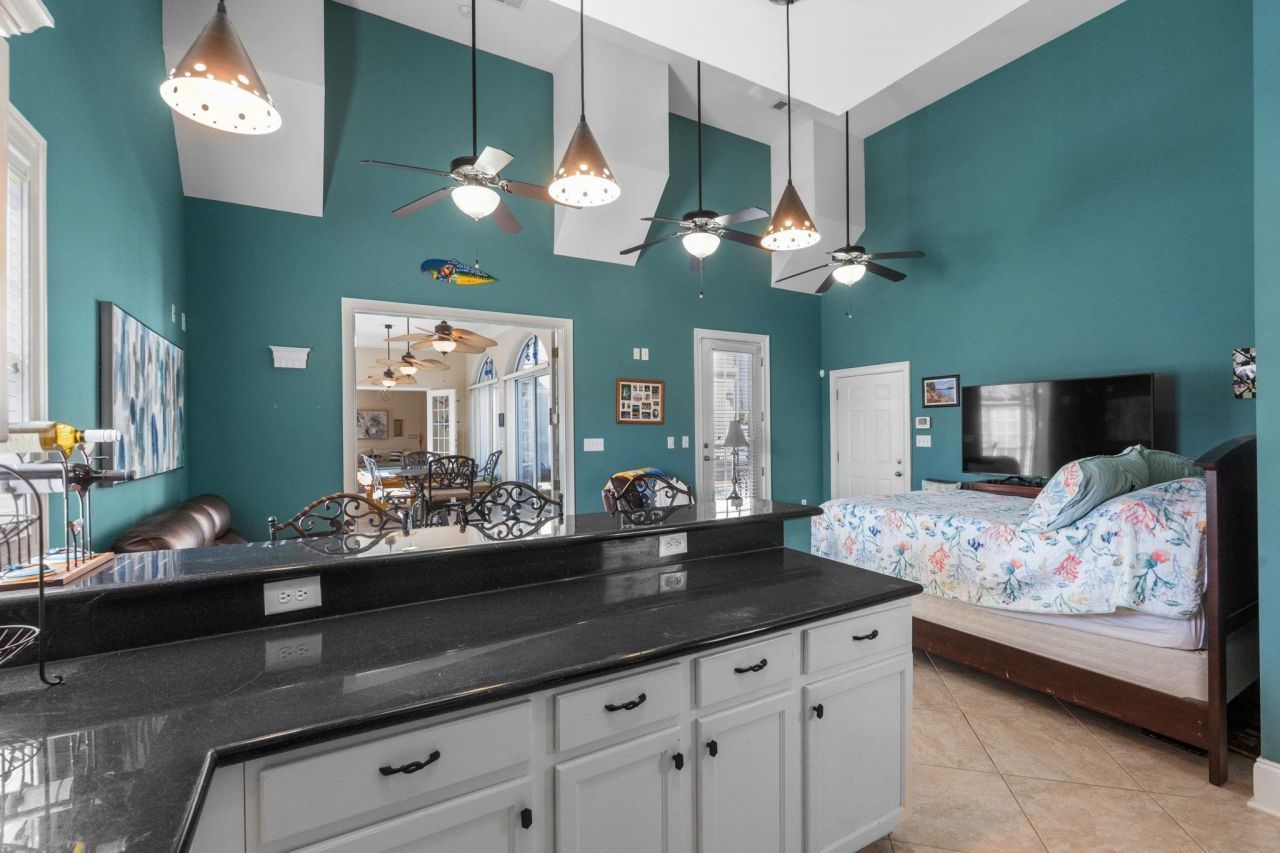 837 Bluffview Dr. Photo 32