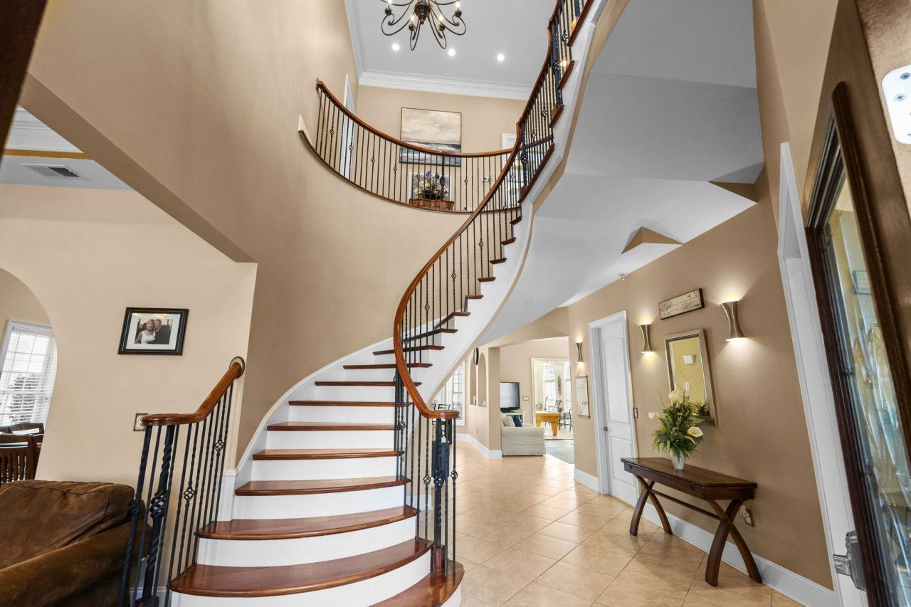 837 Bluffview Dr. Photo 5