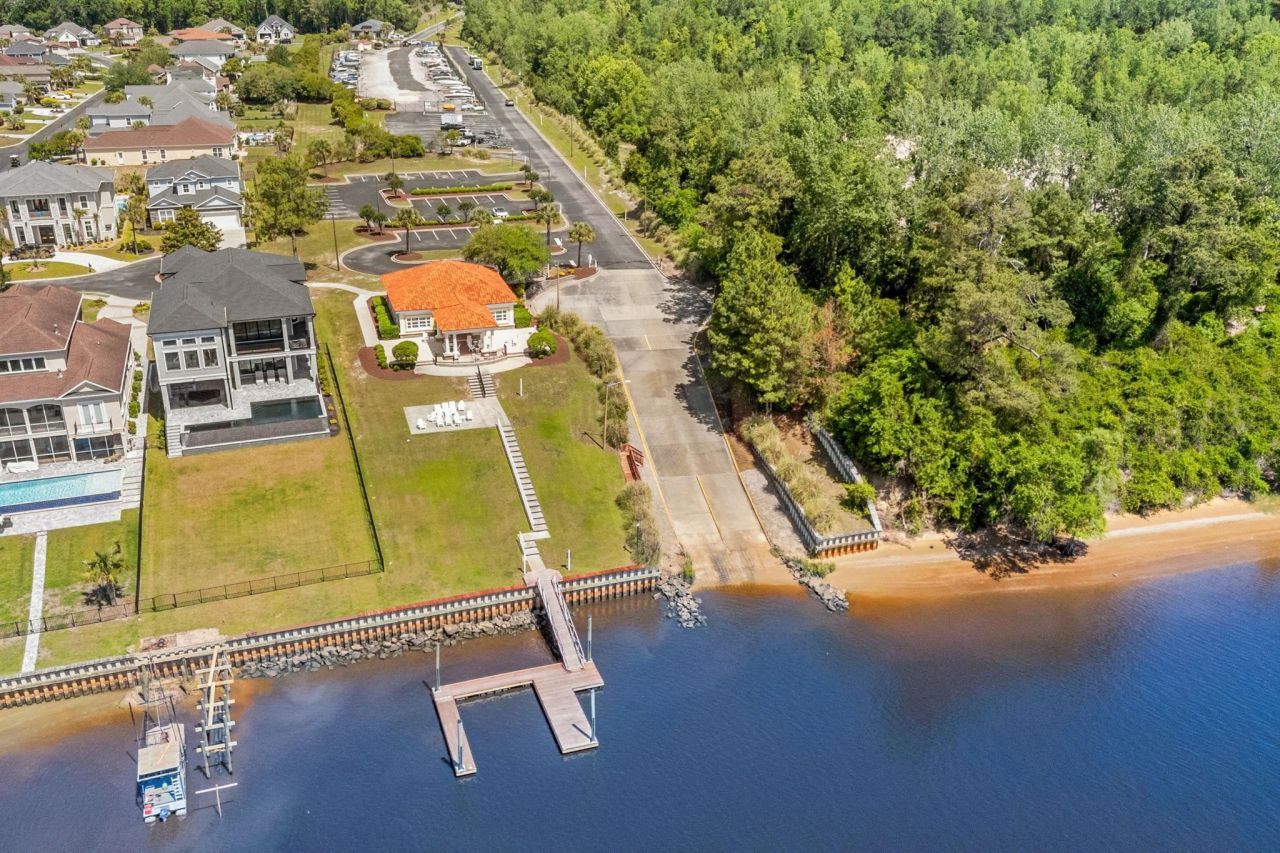 837 Bluffview Dr. Photo 73