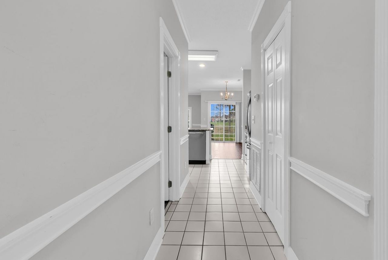 705 Riverwalk Dr. Photo 2