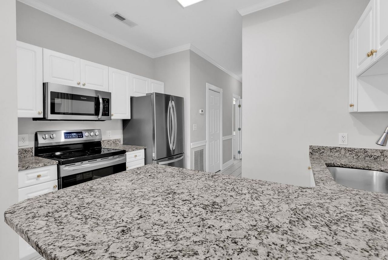 705 Riverwalk Dr. Photo 6