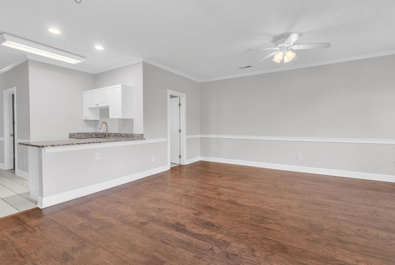 705 Riverwalk Dr. Photo 8