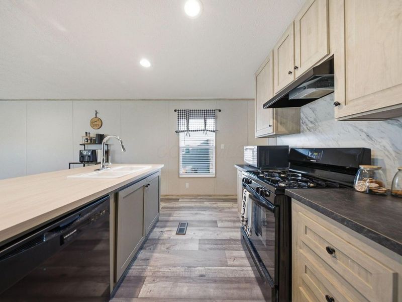 27 Colony Drive, Fredericktown, OH 43019 Photo 5