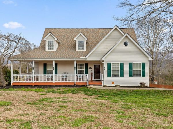 925 S Magnolia Avenue, Whitwell, TN 37397