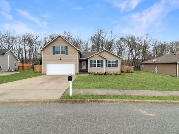 1176 Freedom Dr, Clarksville, TN 37042