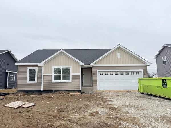 1302 Evergreen DRIVE, Delavan, WI 53115