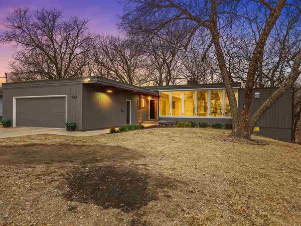 904 Oakcrest St, Iowa City, IA 52246