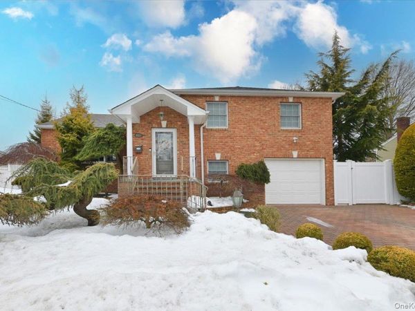 264 N Boston Avenue , Massapequa, NY 11758