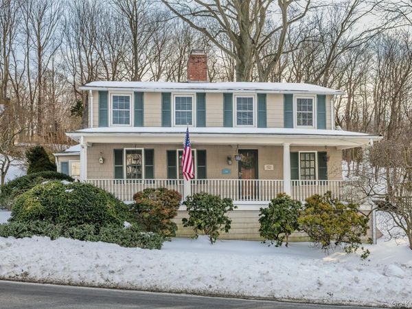 232 N Country Road , Mount Sinai, NY 11766