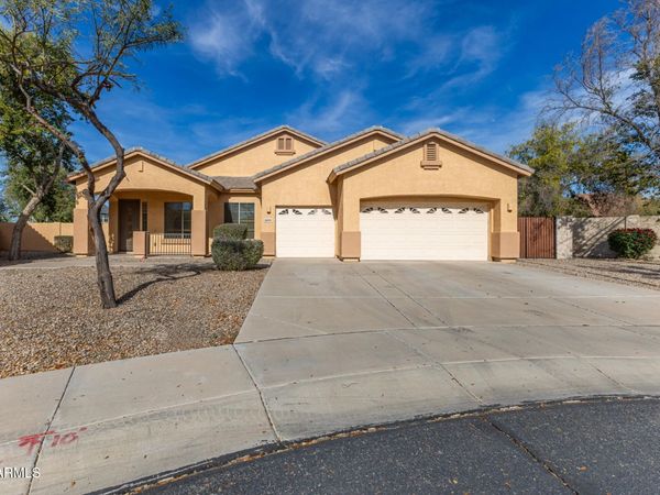8690 W MORTEN Avenue, Glendale, AZ 85305
