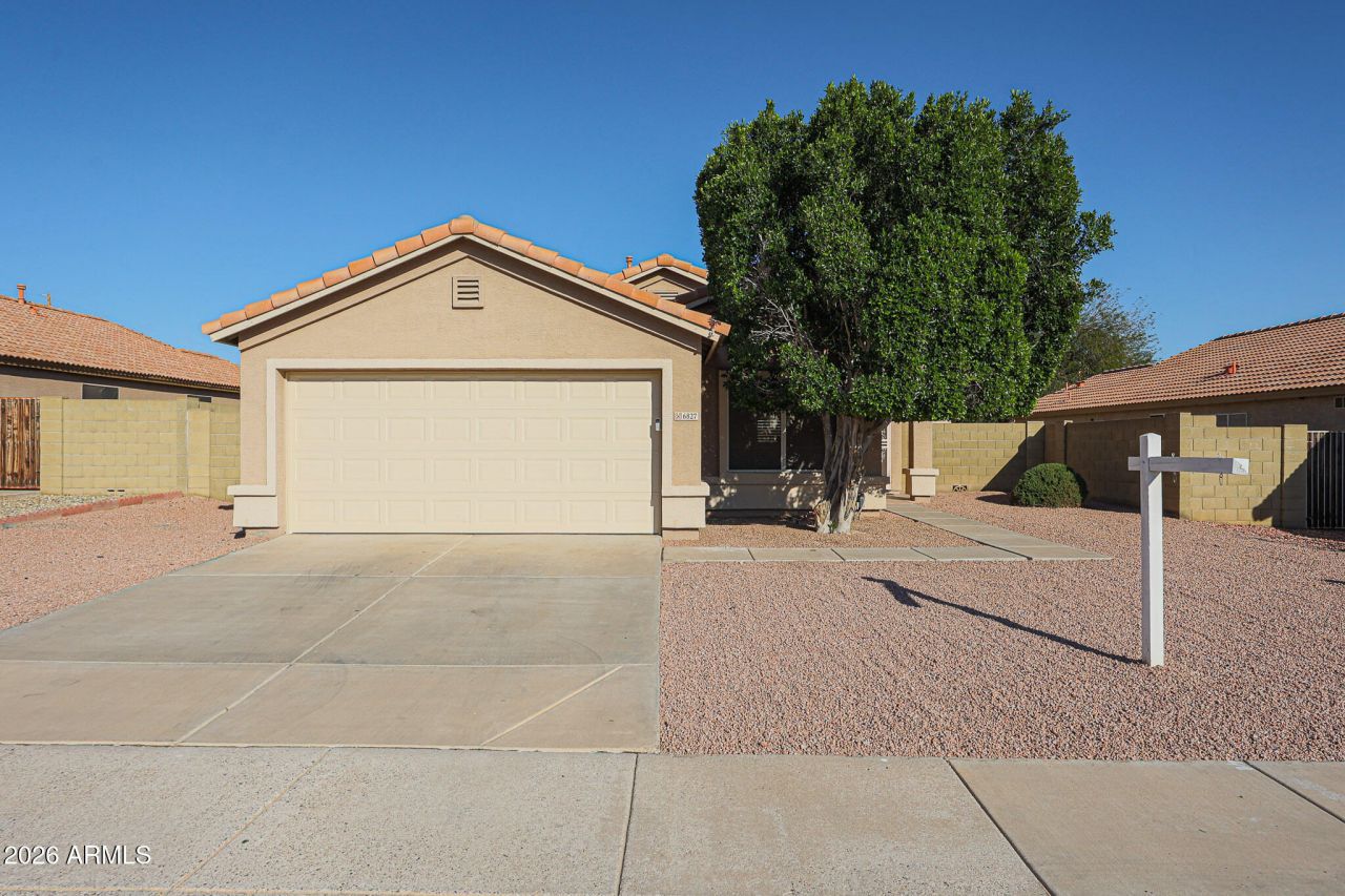 6827 N 77th Drive, Glendale, AZ 85303 Main Photo