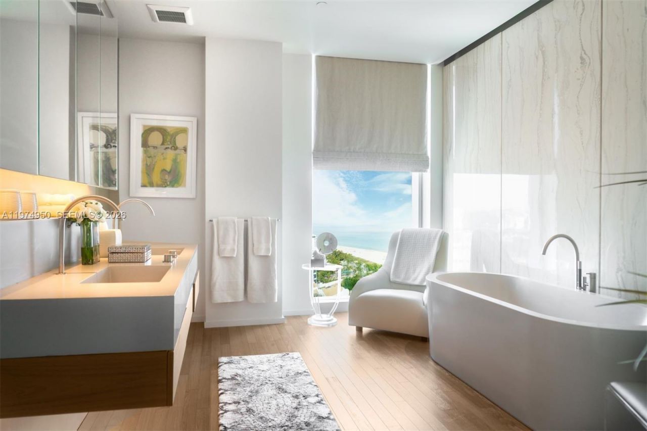 2901 E Collins Ave, Unit 1602, Miami Beach, FL 33140 Photo