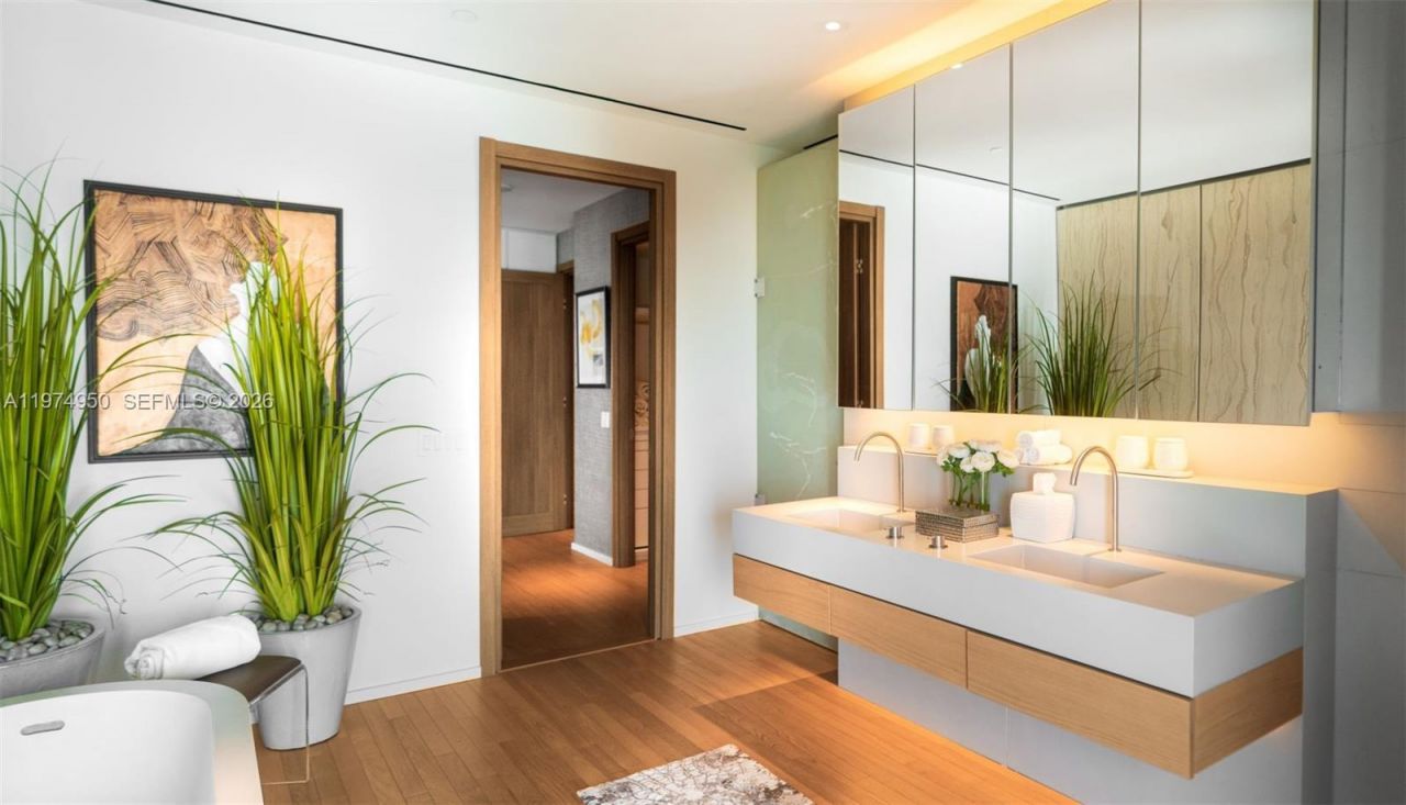 2901 E Collins Ave, Unit 1602, Miami Beach, FL 33140 Photo
