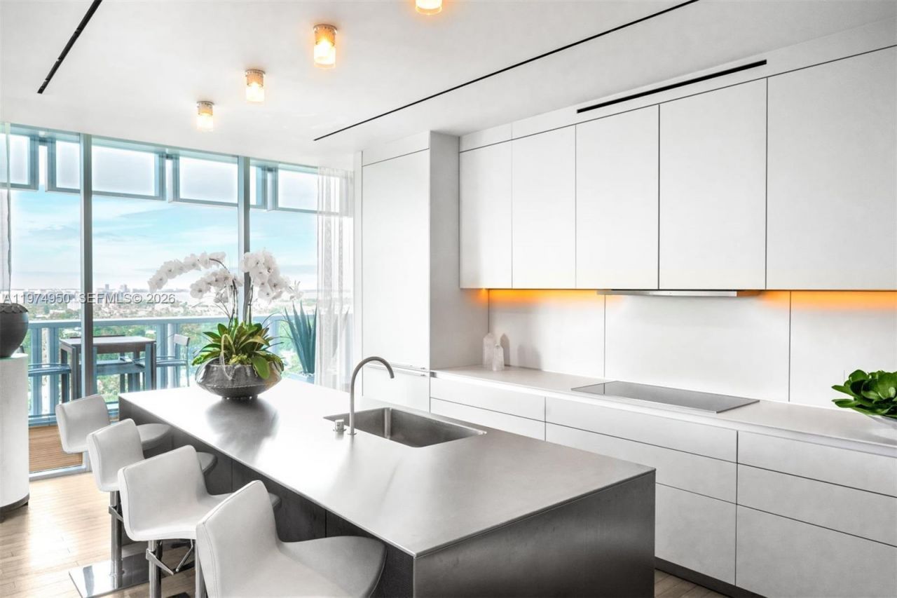 2901 E Collins Ave, Unit 1602, Miami Beach, FL 33140 Photo