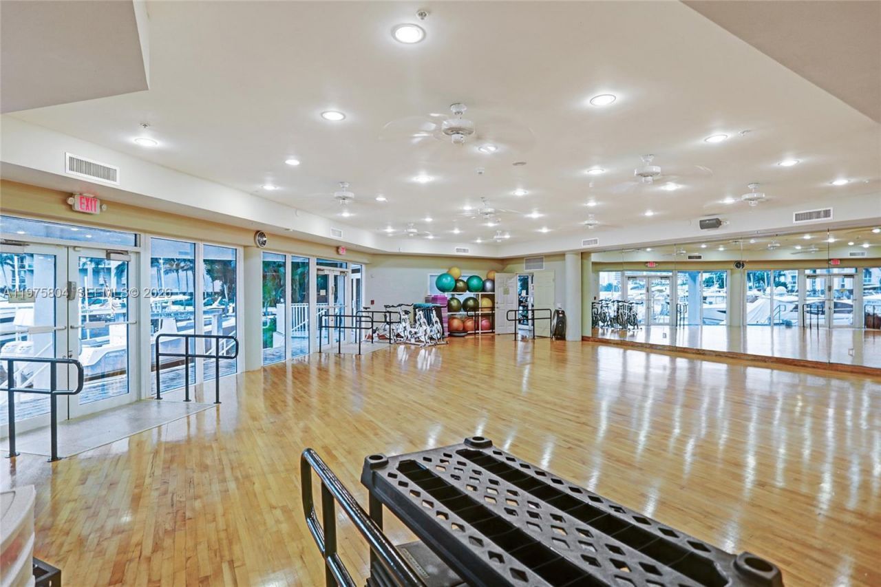 3330 NE 190th St, Unit 1212, Aventura, FL 33180 Photo