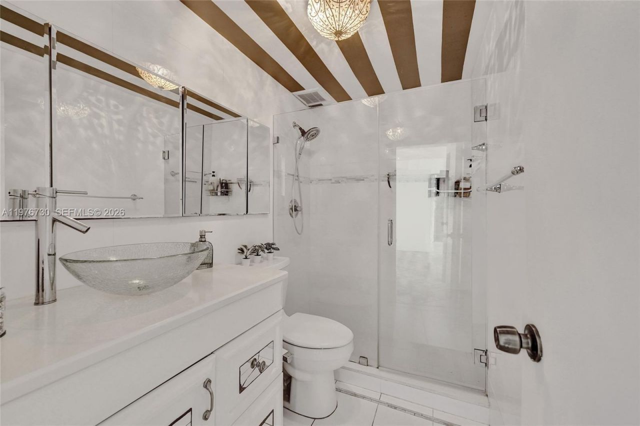 1880 S Treasure Dr, Unit 2G, North Bay Village, FL 33141 Photo