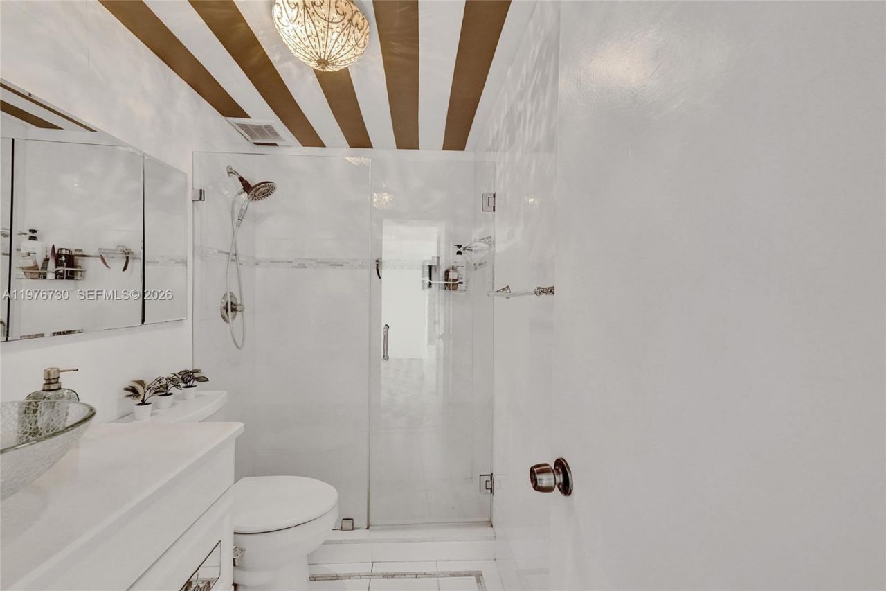 1880 S Treasure Dr, Unit 2G, North Bay Village, FL 33141 Photo