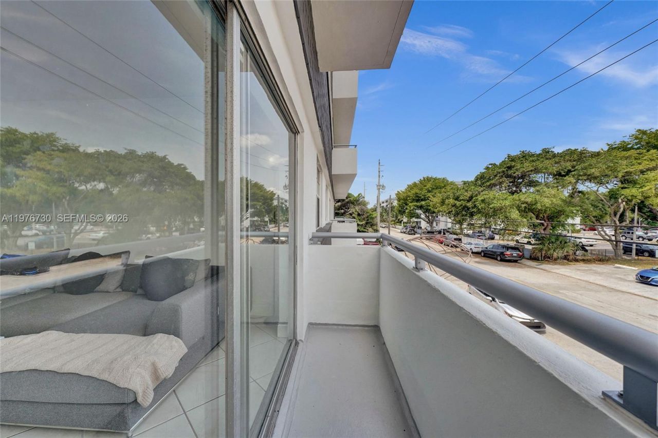 1880 S Treasure Dr, Unit 2G, North Bay Village, FL 33141 Photo