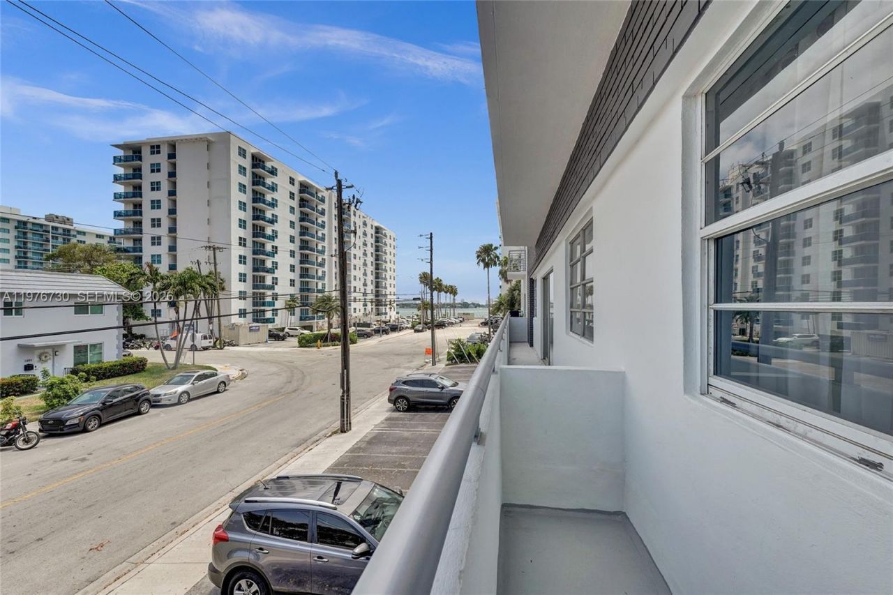 1880 S Treasure Dr, Unit 2G, North Bay Village, FL 33141 Photo