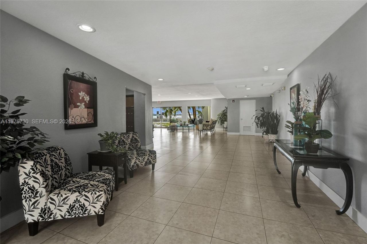 1880 S Treasure Dr, Unit 2G, North Bay Village, FL 33141 Photo