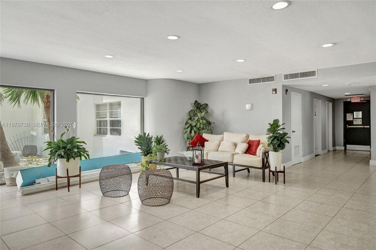 1880 S Treasure Dr, Unit 2G, North Bay Village, FL 33141 Photo