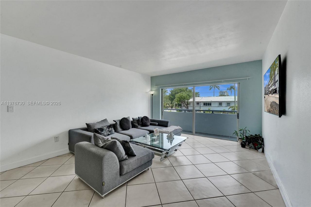 1880 S Treasure Dr , Unit 2G, North Bay Village, FL 33141 Photo