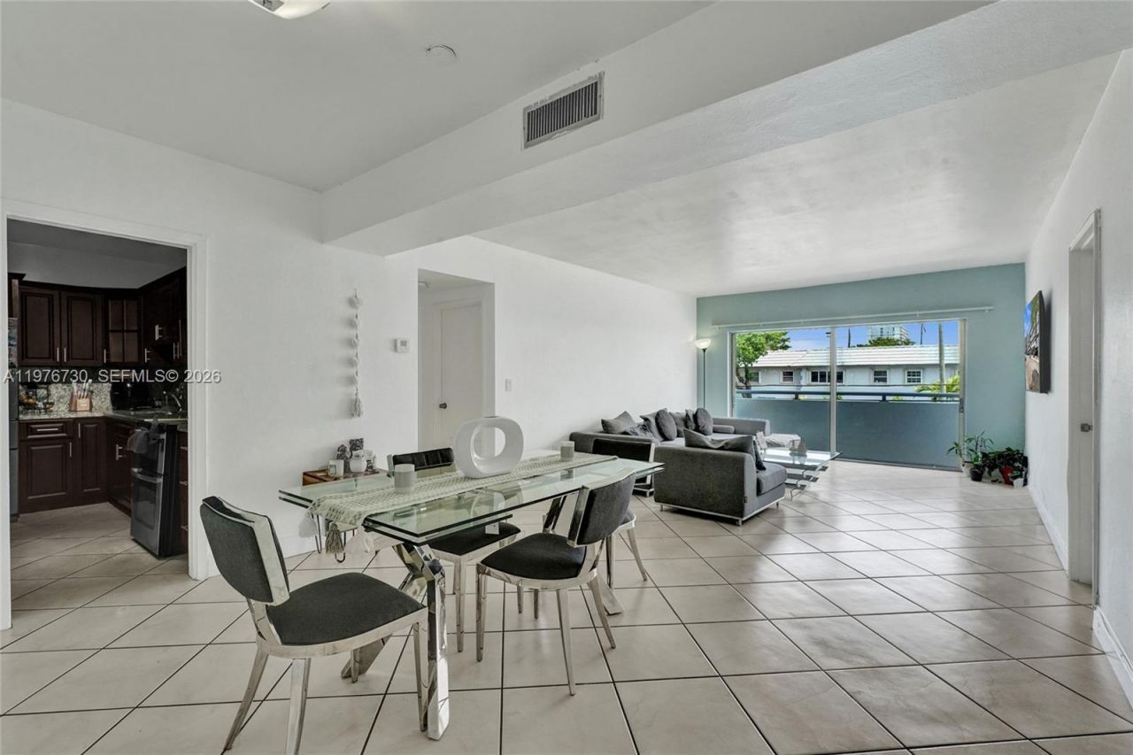 1880 S Treasure Dr , Unit 2G, North Bay Village, FL 33141 Photo