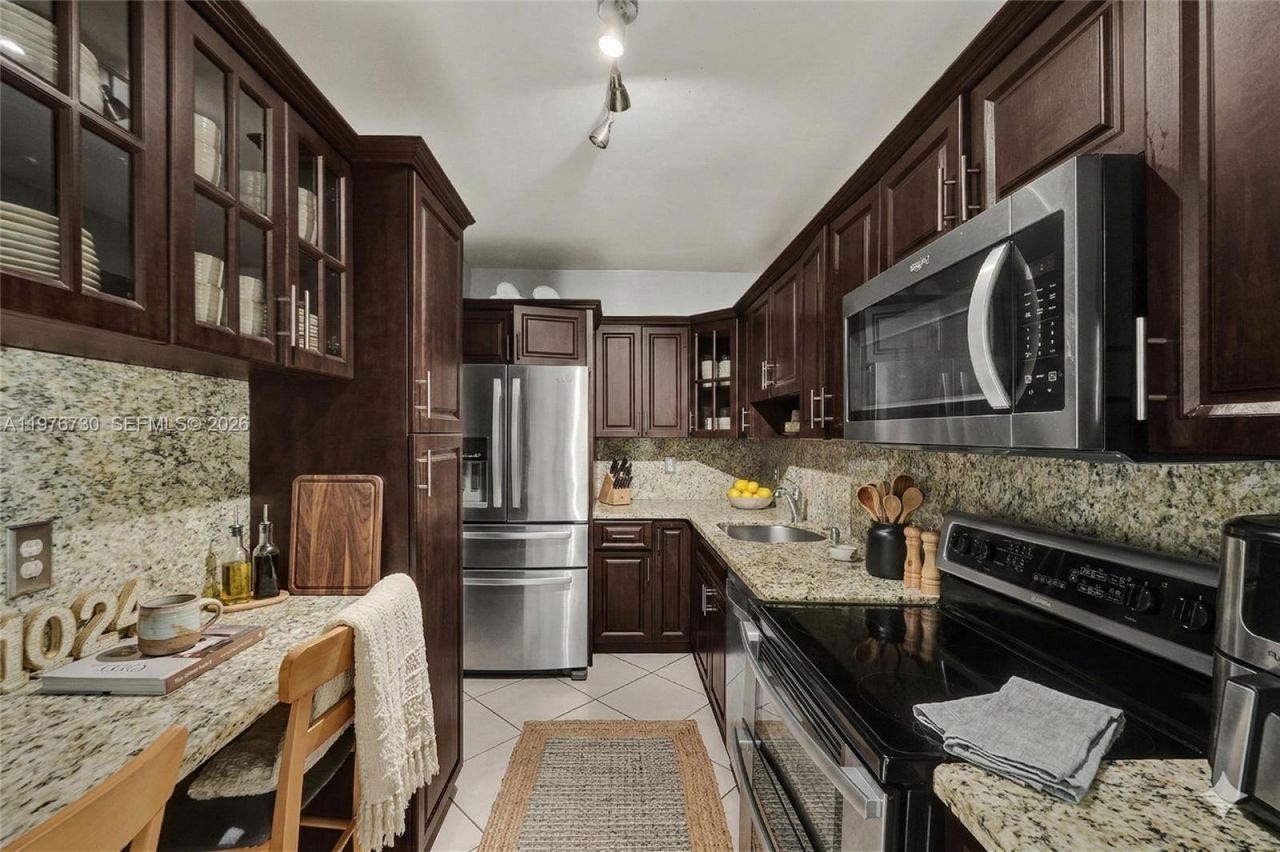 1880 S Treasure Dr, Unit 2G, North Bay Village, FL 33141 Photo