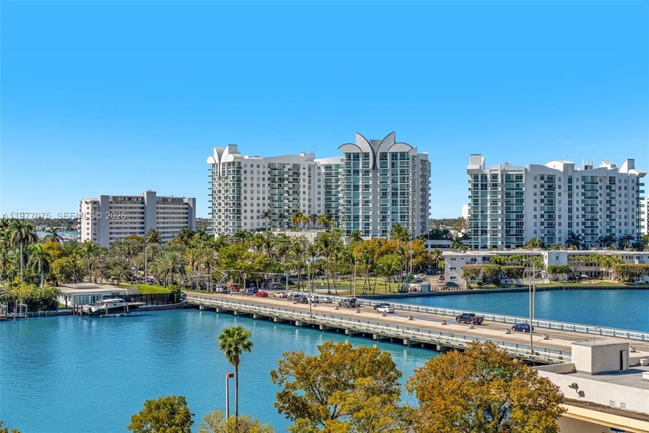 1455 N Treasure Dr, Unit PH-G, North Bay Village, FL 33141 Photo