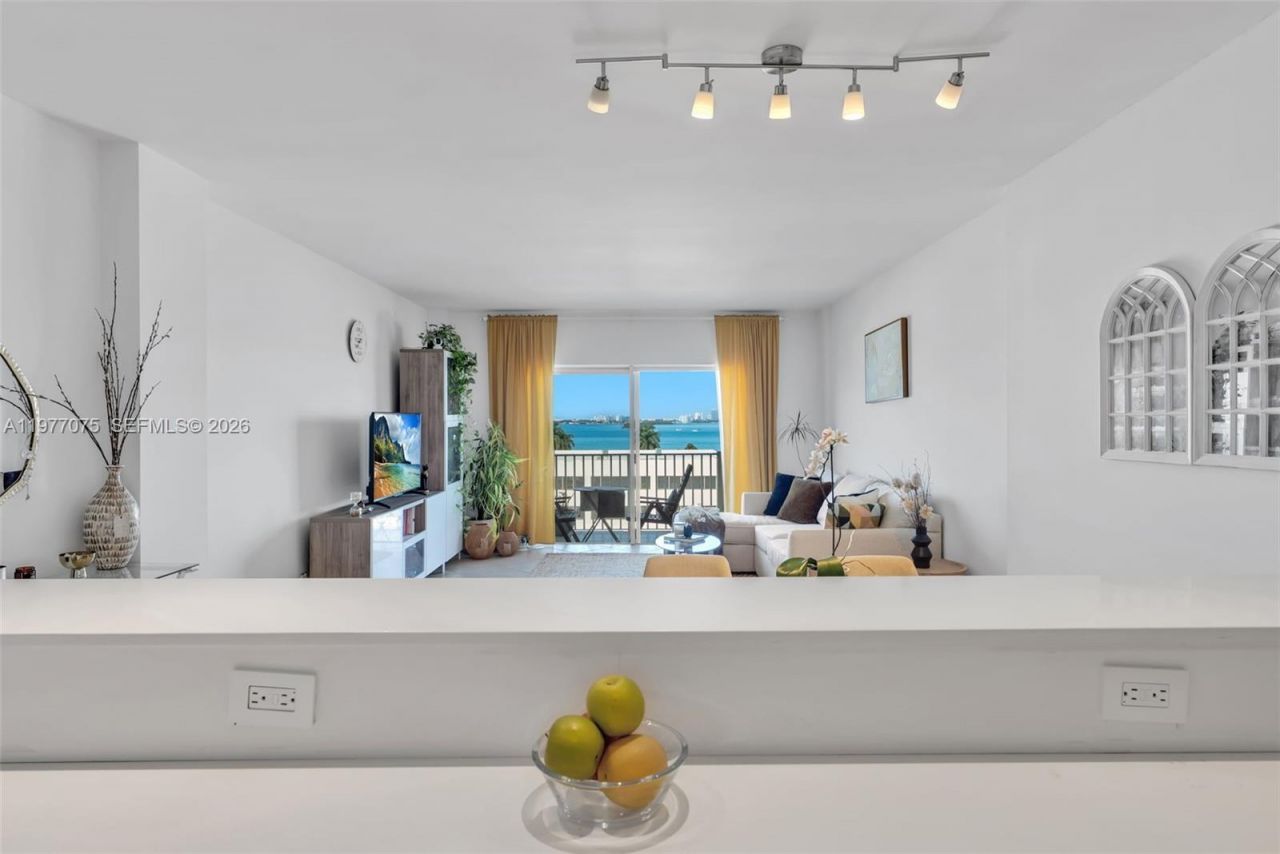 1455 N Treasure Dr, Unit PH-G, North Bay Village, FL 33141 Photo