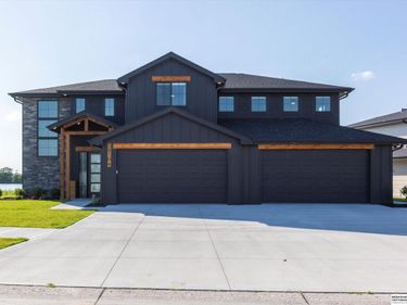 28504 Laurel Circle , Valley, NE 68064