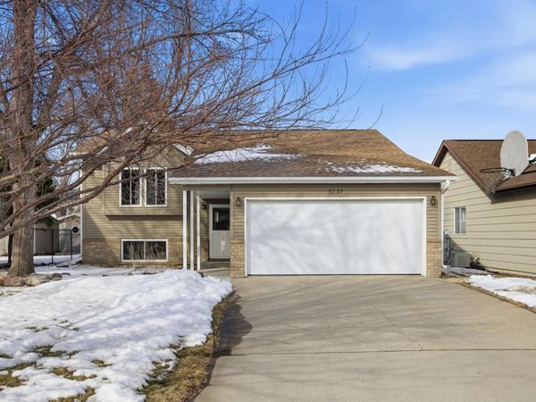 3737 10th Street N, Fargo, ND 58102