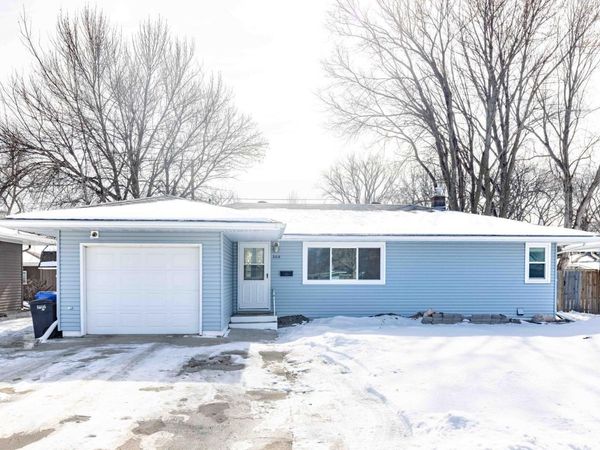 306 25th Avenue N, Fargo, ND 58102